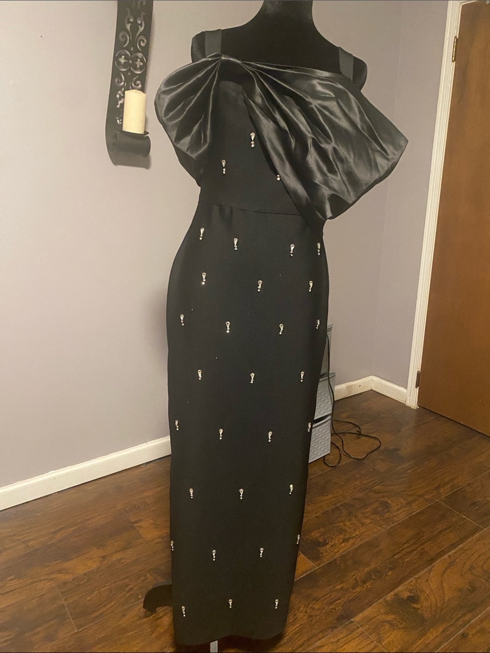 Elegant Black One-Shoulder Evening Gown with Satin Draped Accent